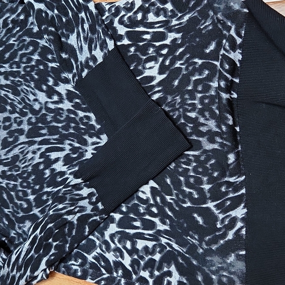 Cache Animal Print Sweater - Picture 12 of 17